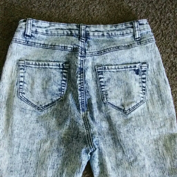 Distressed jeans nwot 9/10 - Picture 4 of 5